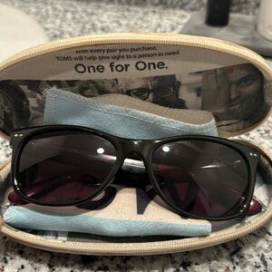 TOMS SUNGLASSES